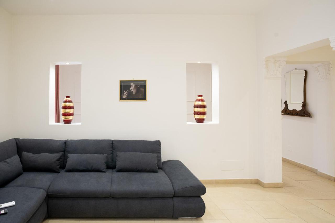 Internotre Luxury Apartment Bari Eksteriør billede